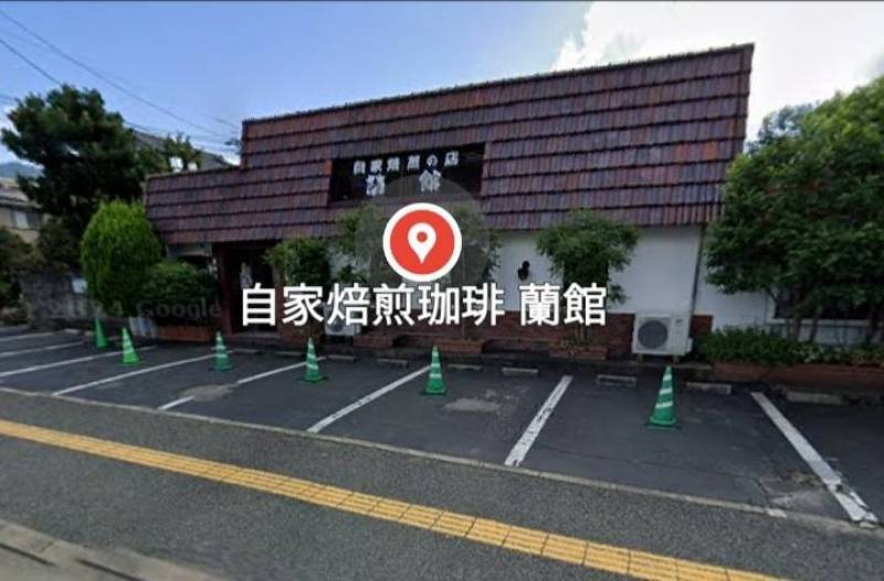 人気の老舗珈琲店
コンビニやガソリンスタンドなどお店も充実。