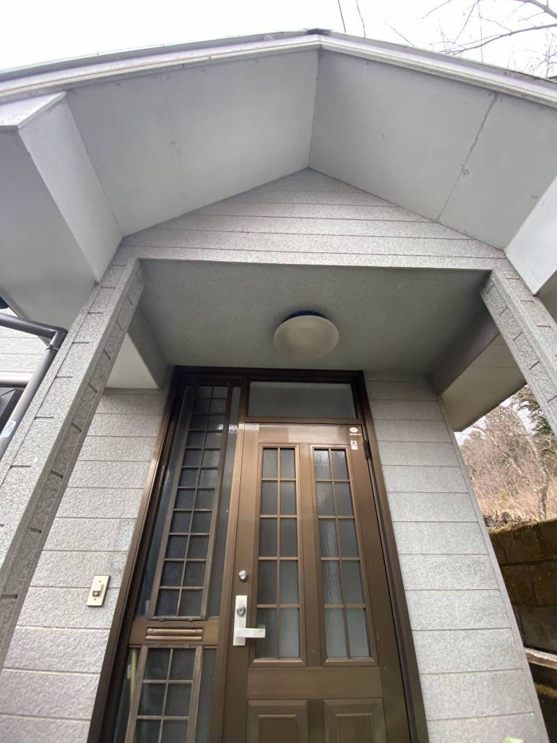 玄関は鍵が二つ♪