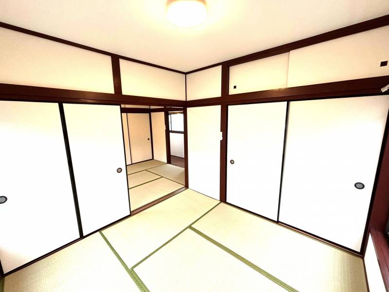 ２面採光の明るい和室です！