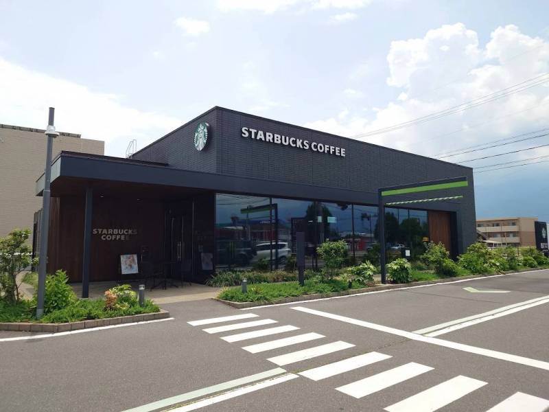 市内にスターバックスあります。車で20分程度です。