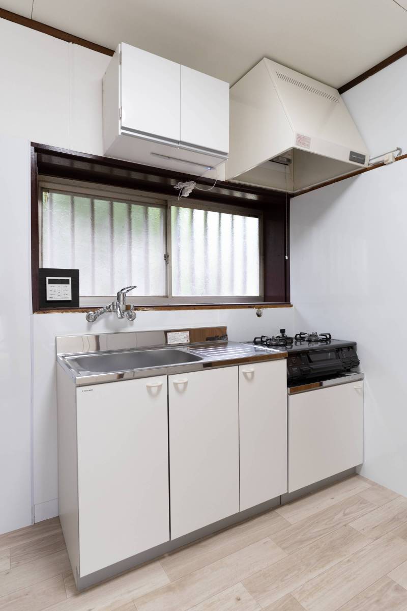 新品のキッチンを設置！是非、料理をしてみてください☆