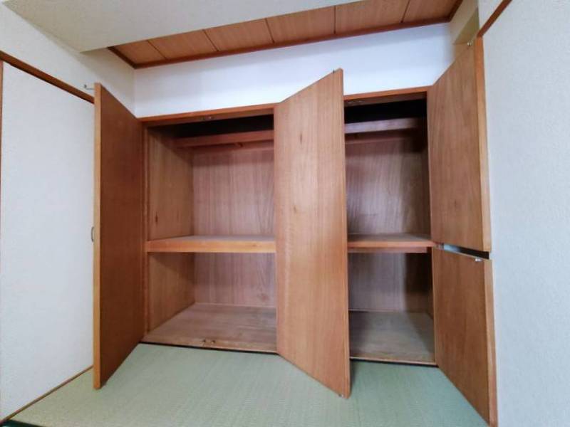 和室の大容量押入。荷物もすっきり