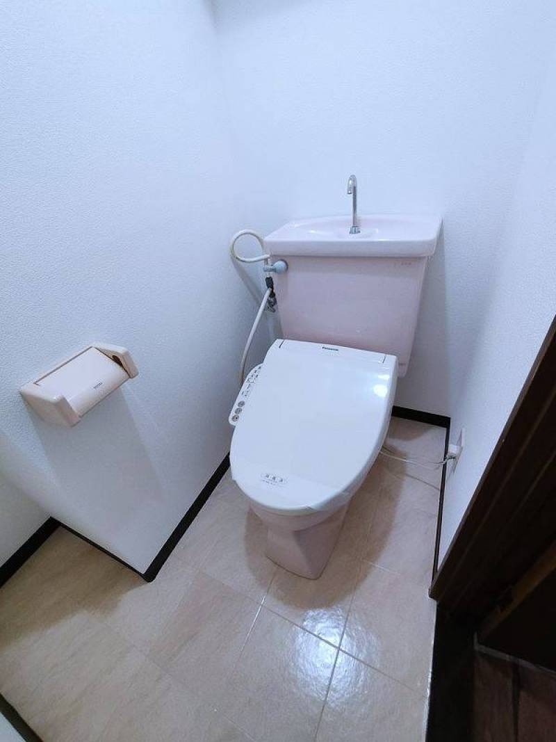 温水洗浄便座付きトイレ