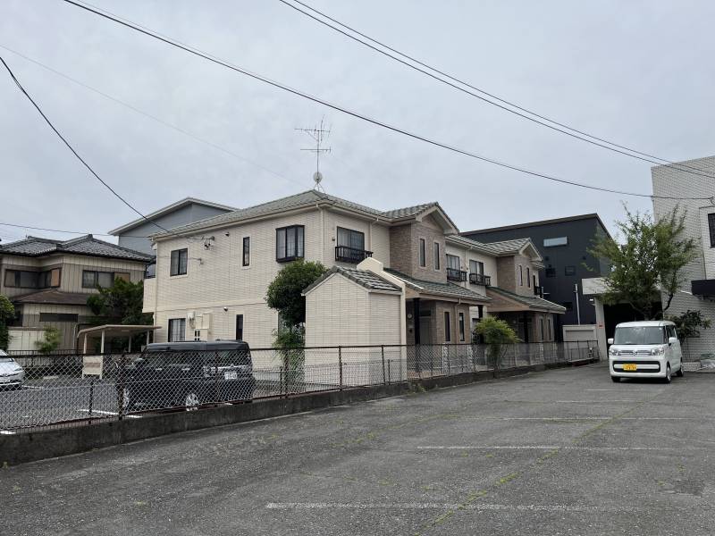 落ち着いた雰囲気の外観です