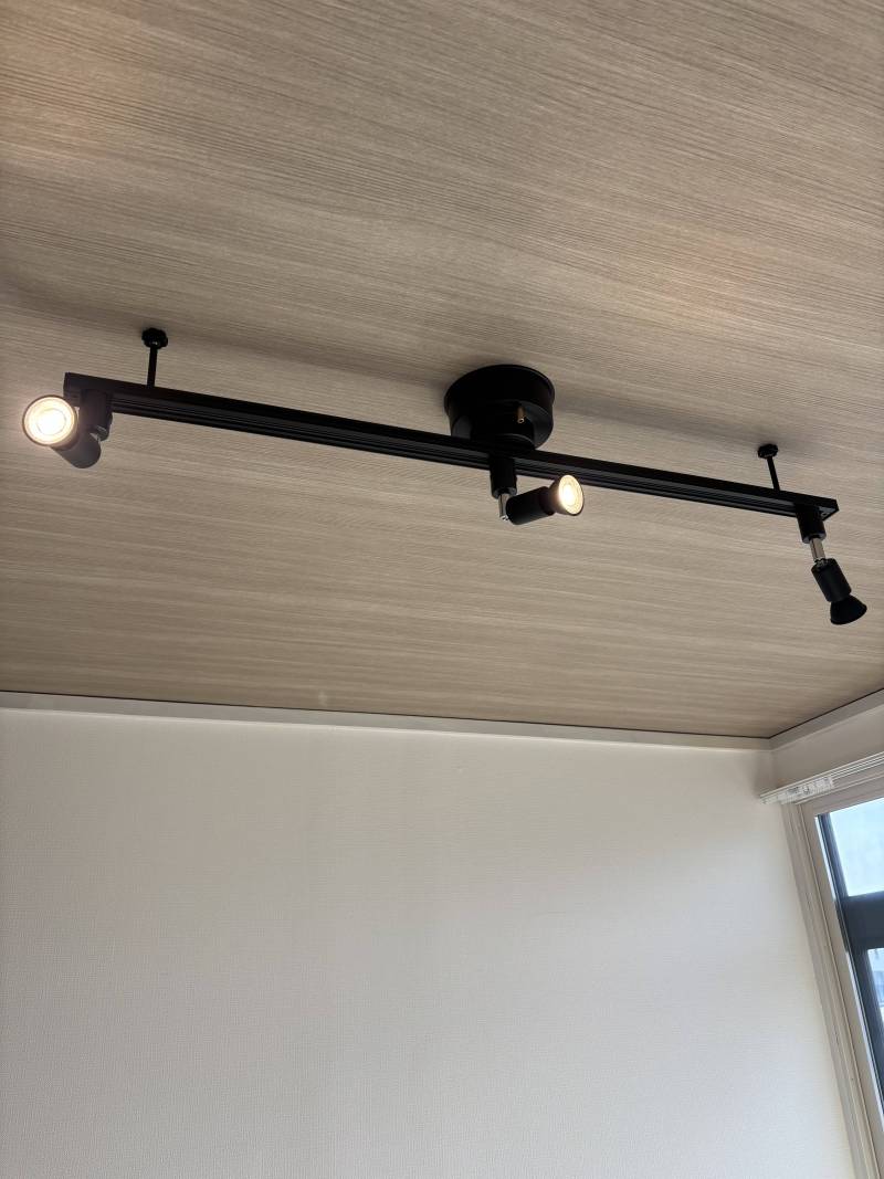 お部屋は全てスポットライト照明付きでおしゃれです！