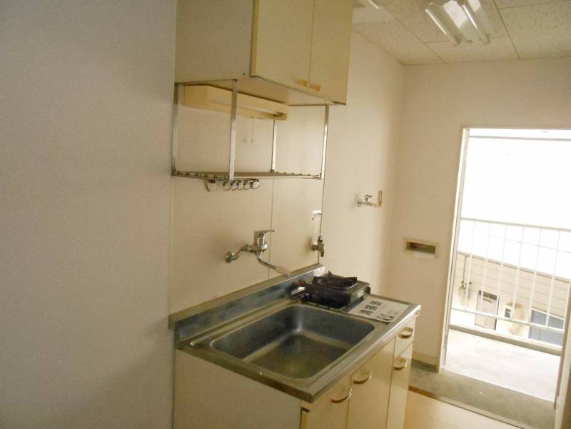 室内から玄関の方向を見たところ