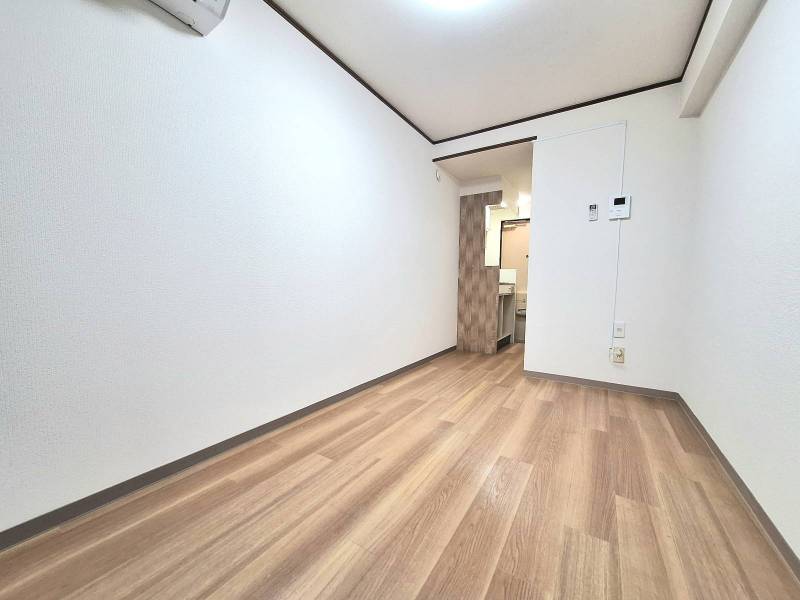 窓側から見た部屋2