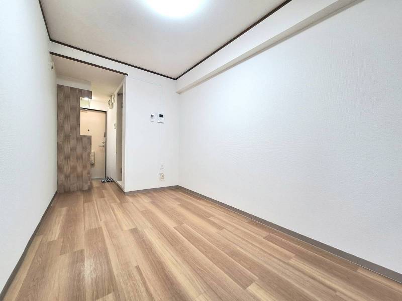 窓側から見た部屋1
