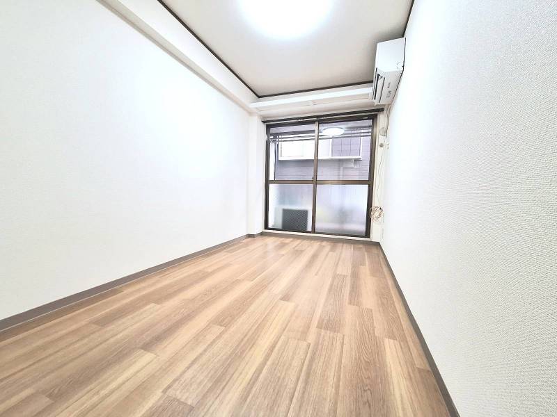 キッチン側から見た図部屋1