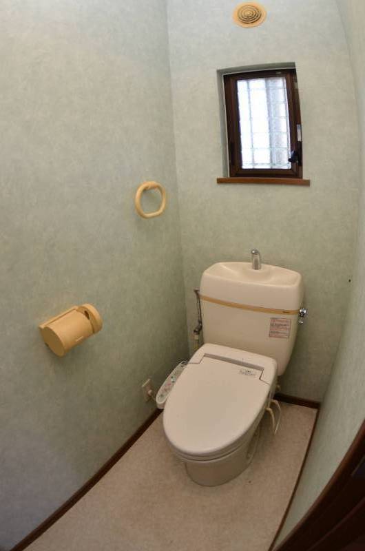 新宅トイレ（洋式・水洗）。