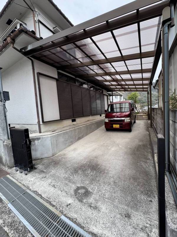 さらに駐車場。２台可。