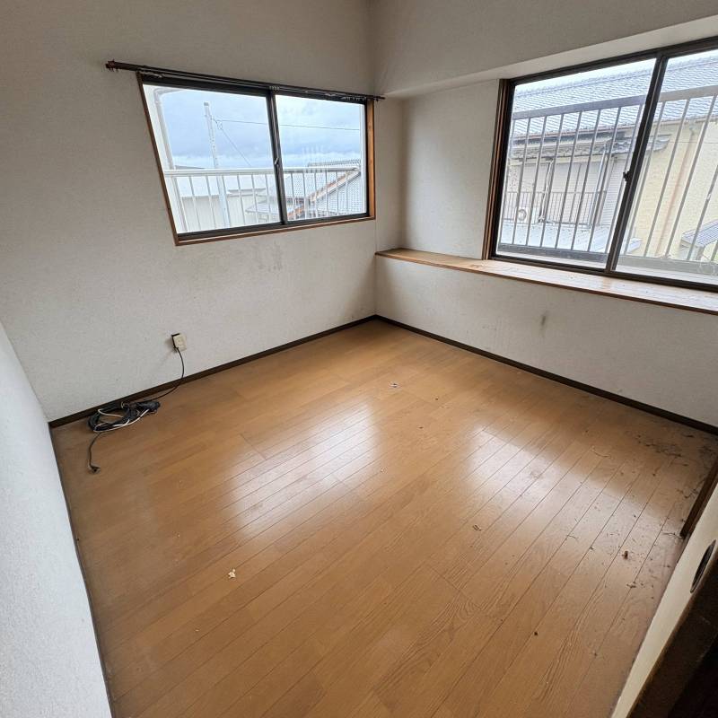 2階は6畳の洋室が2部屋あります！