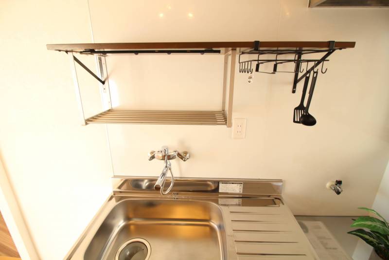 洗い物も置ける棚
蛇口はホース式です
