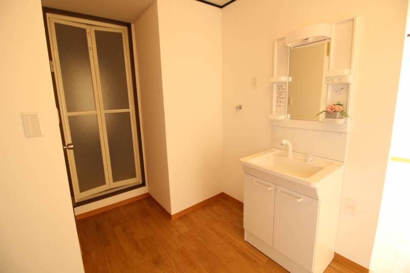 独立洗面化粧台
室内洗濯機置場あり