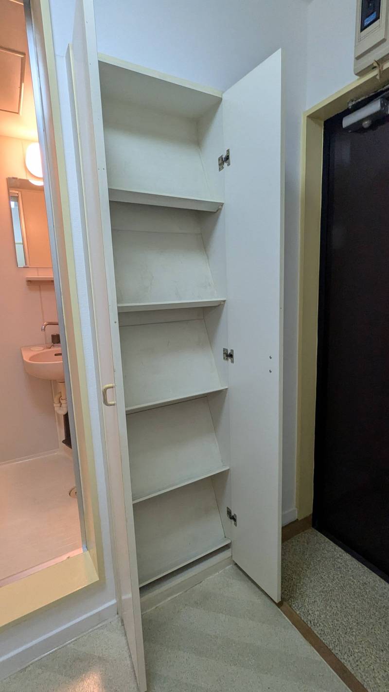 シューズボックスにすっきり収納できます