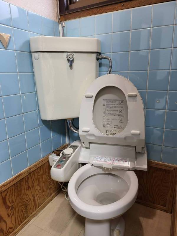 ウォシュレット付きトイレ。