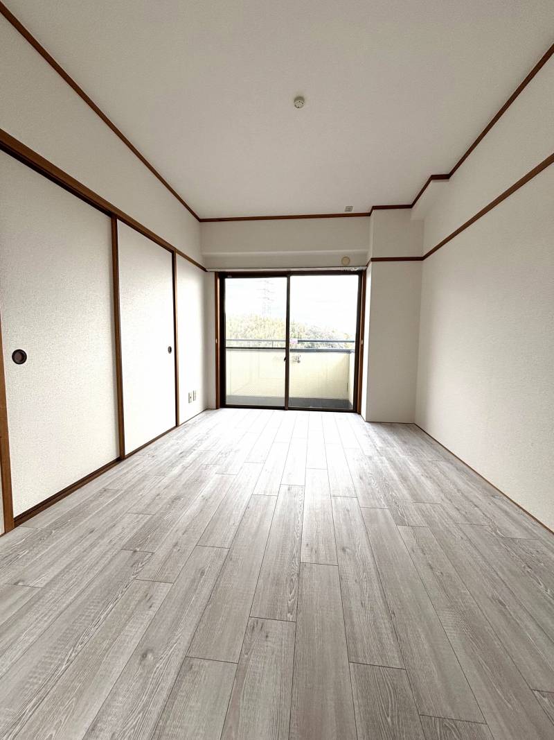 明るい洋室６帖