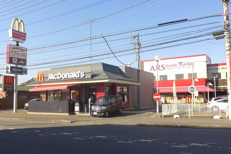 友人との待ち合わせに、マクドナルド近い。