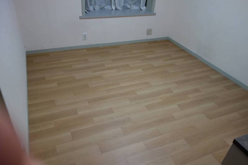 リビングの床は新しく貼り換えました。
