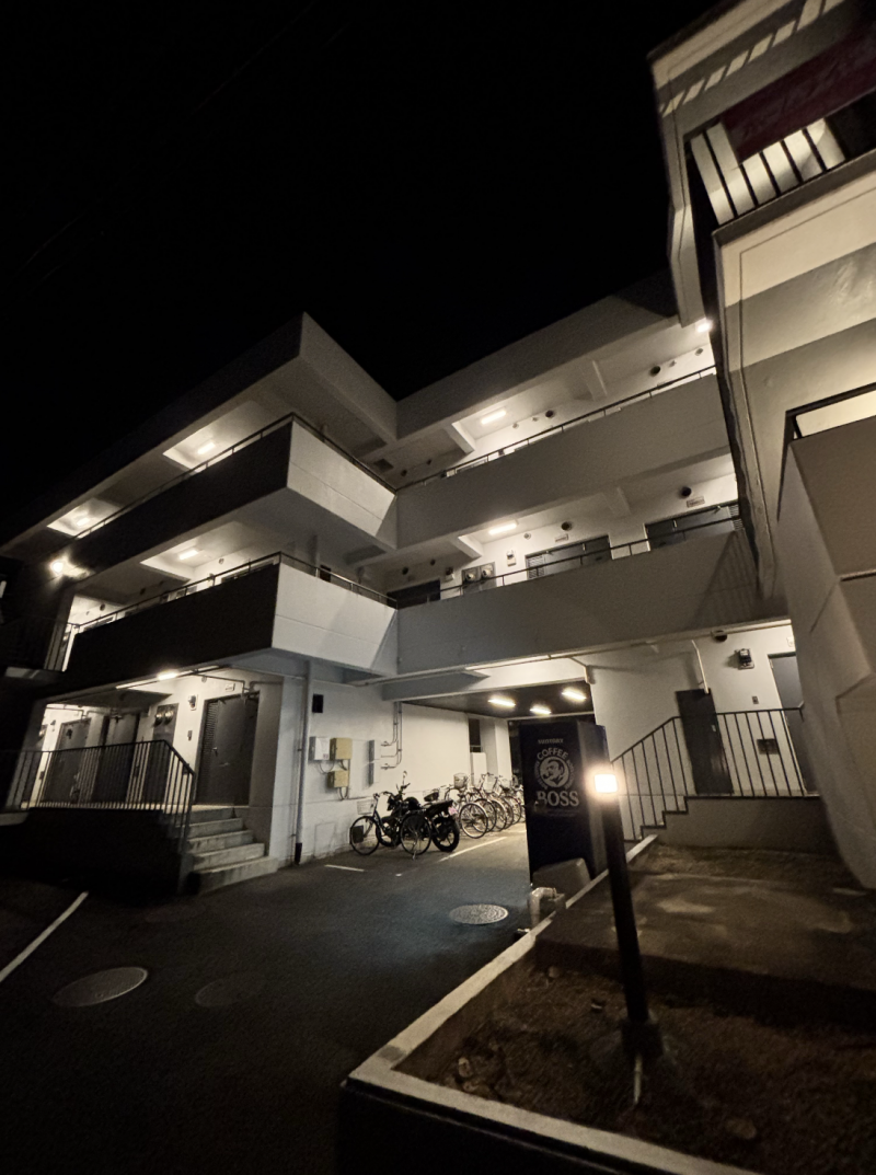 夜も明るい照明で安全安心