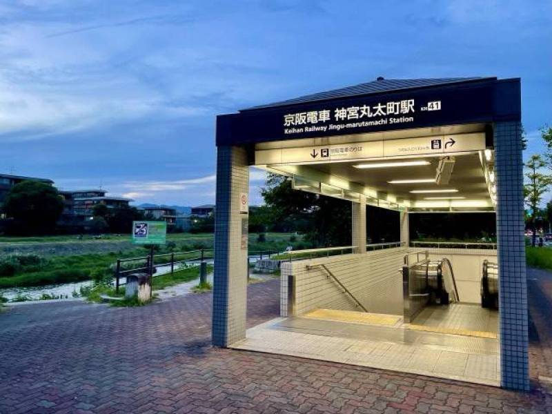 鴨川の傍、京阪丸太町駅から徒歩7分