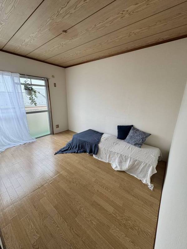 参考写真。203のお部屋は和室になります。収納も有り。