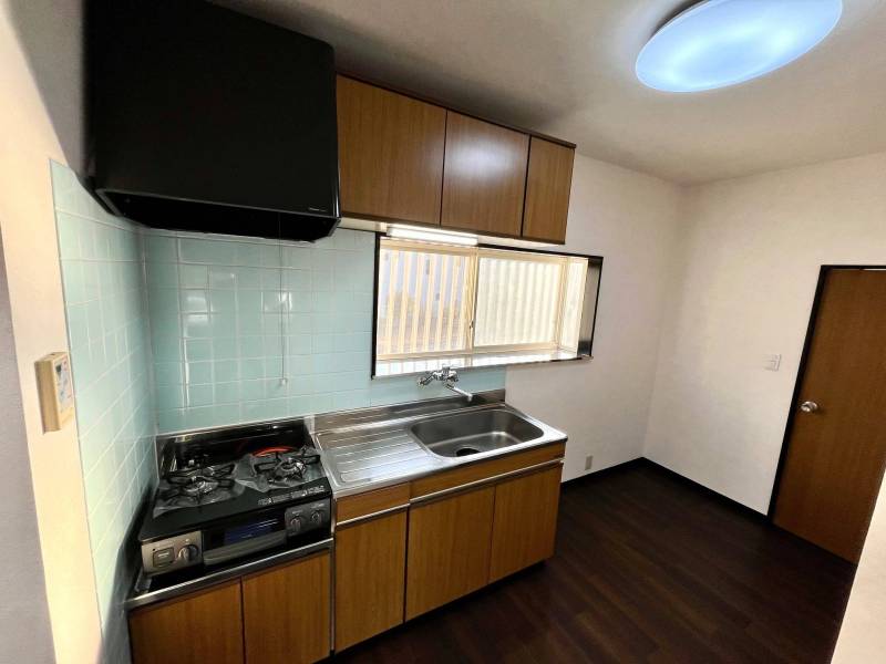 キッチン　ガスコンロ、水栓、照明、給湯器を新規交換　