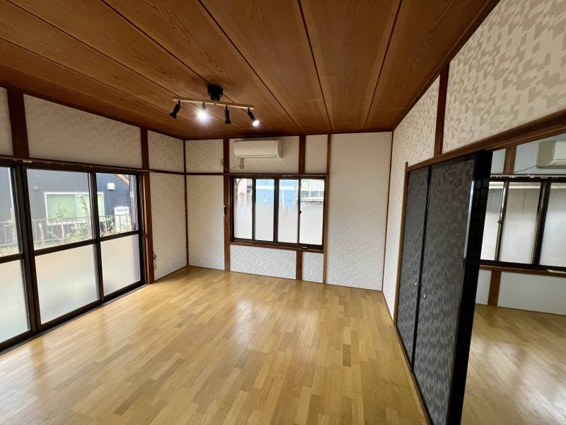 左下のお部屋です。日当たりいいですよー