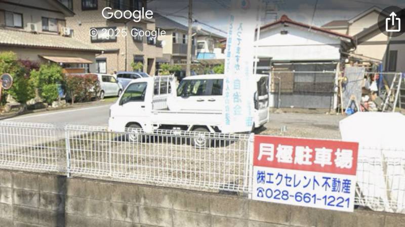 徒歩1〜2分に月極駐車場2箇所（5,000円）あります。