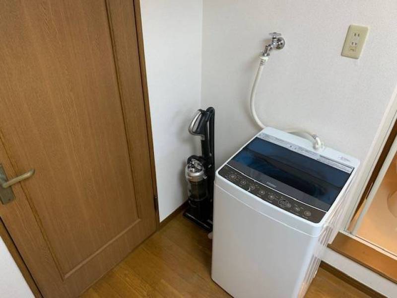 室内洗濯機置き場＆物干しユニット完備です。