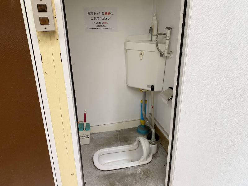 1階に共有のトイレが２つあります。