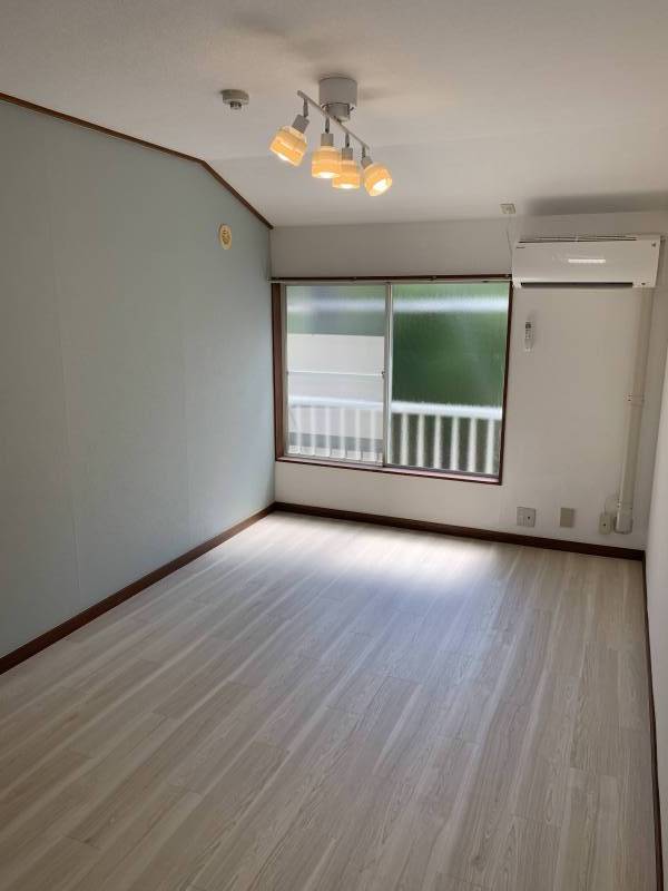 アーバンハウス生田１号館２０８号室
明るいお部屋です。