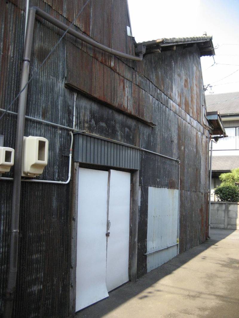 倉庫Kの入口です。入口は東壁面ですが、南方面からのビュー