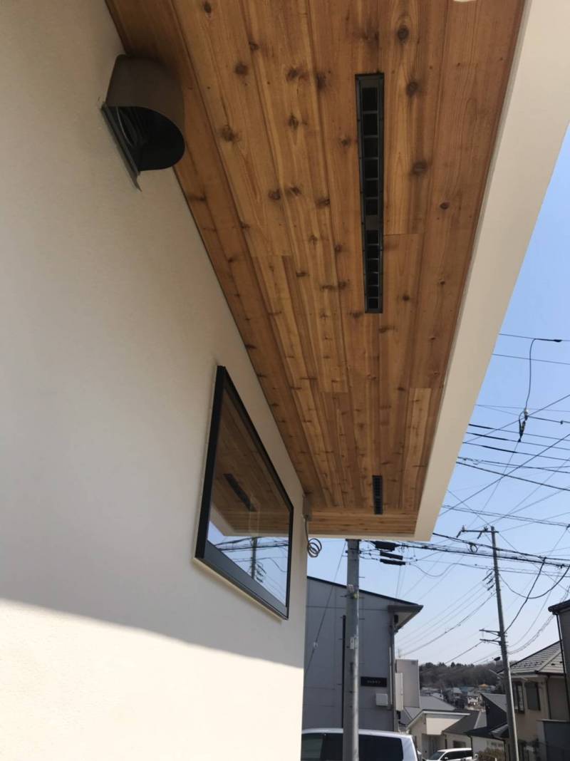 軒下レッドシダーで雰囲気ある空間を演出します