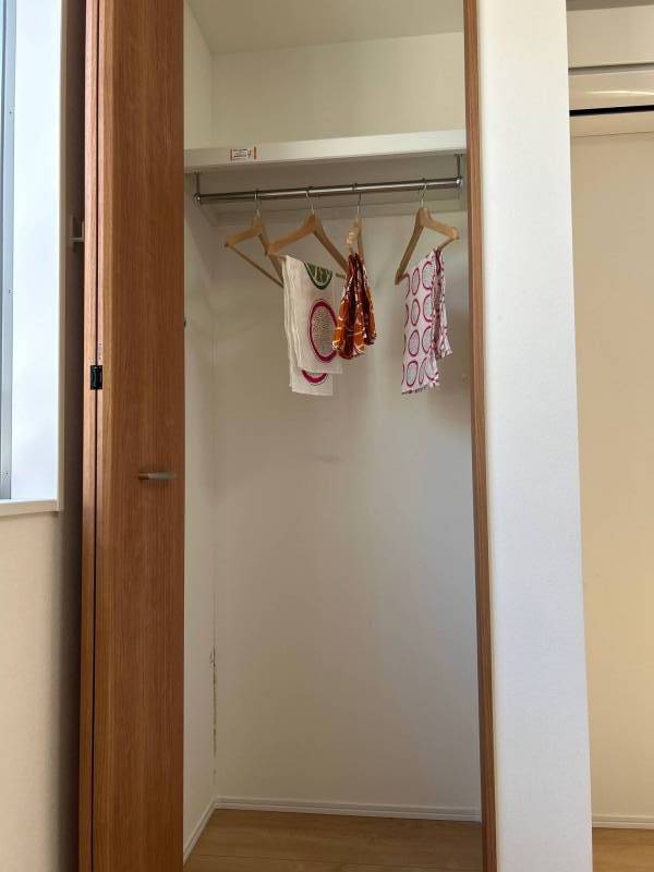 収納スペースも十分。服を選ぶ楽しみが増えますね。