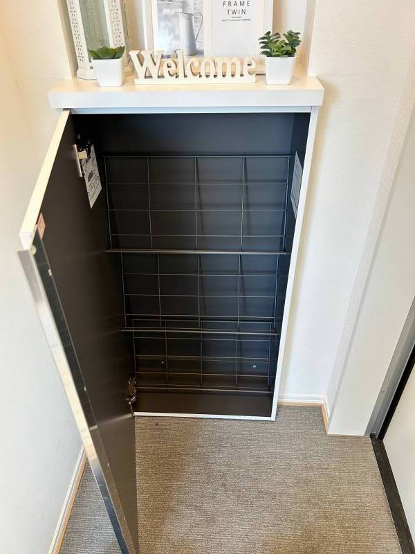 収納たっぷりのシューズケース。どの靴を選ぶか迷いますね。