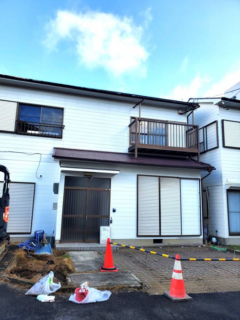 １台＋普通車なら１台、軽自動車なら２台、駐車出来そう