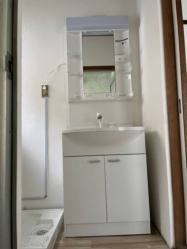 水回りは家事のはかどる動線になっています。洗面台交換済み
