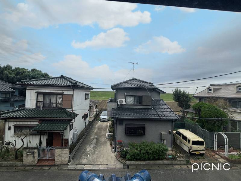２階から見える風景。土手と空が美しい