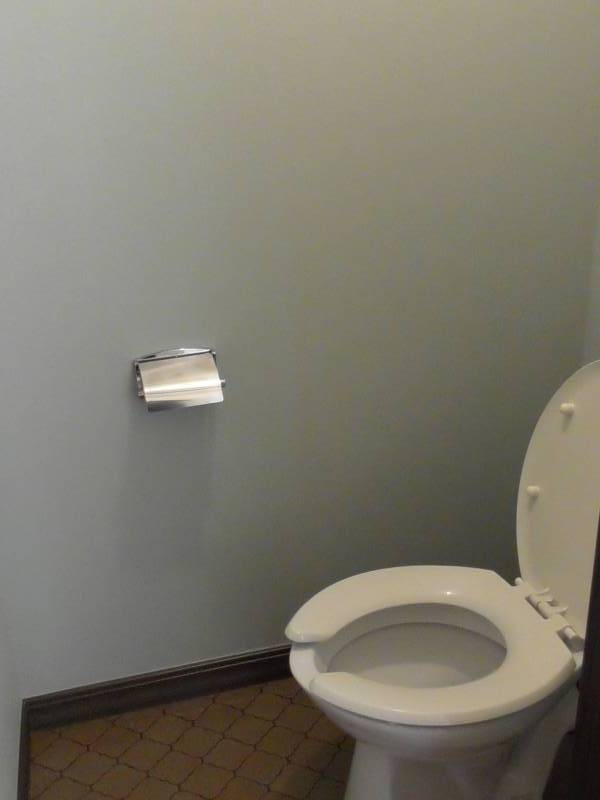 トイレは落ち着く壁紙にしました