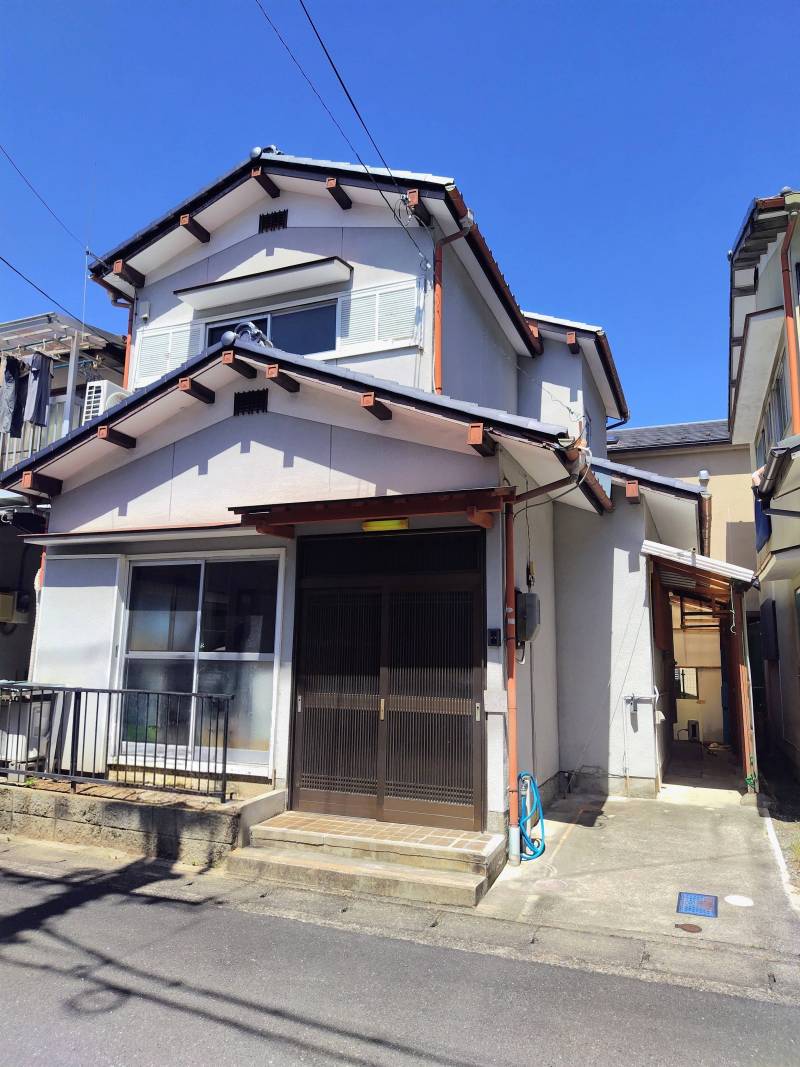 前面道路も広く日当たりが良いです
