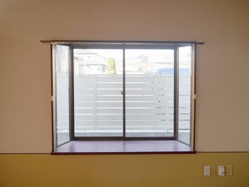 １０５号室は出窓付き