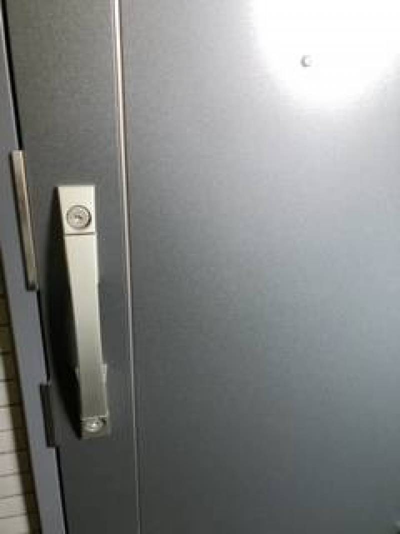 鍵穴2か所のセキュリティー安心な玄関ドア