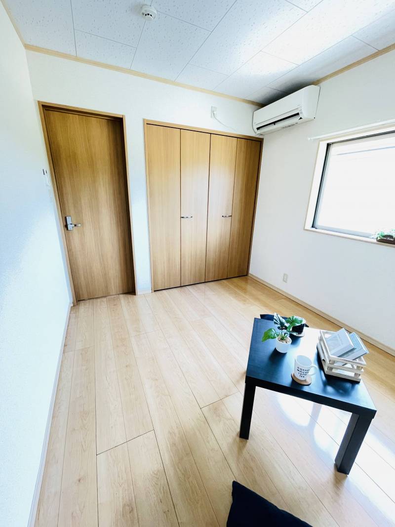 2階南側洋室エアコン、クローゼット付き