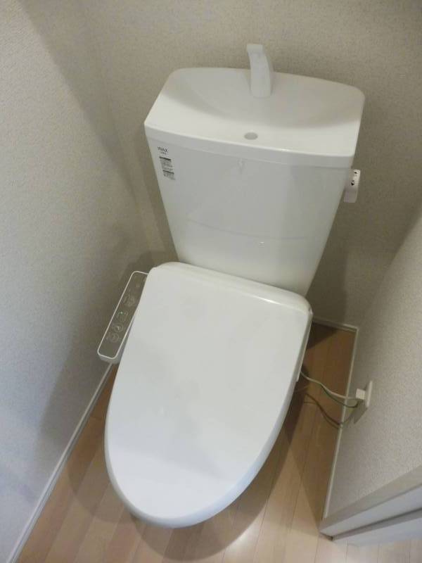 温水シャワー付きトイレ