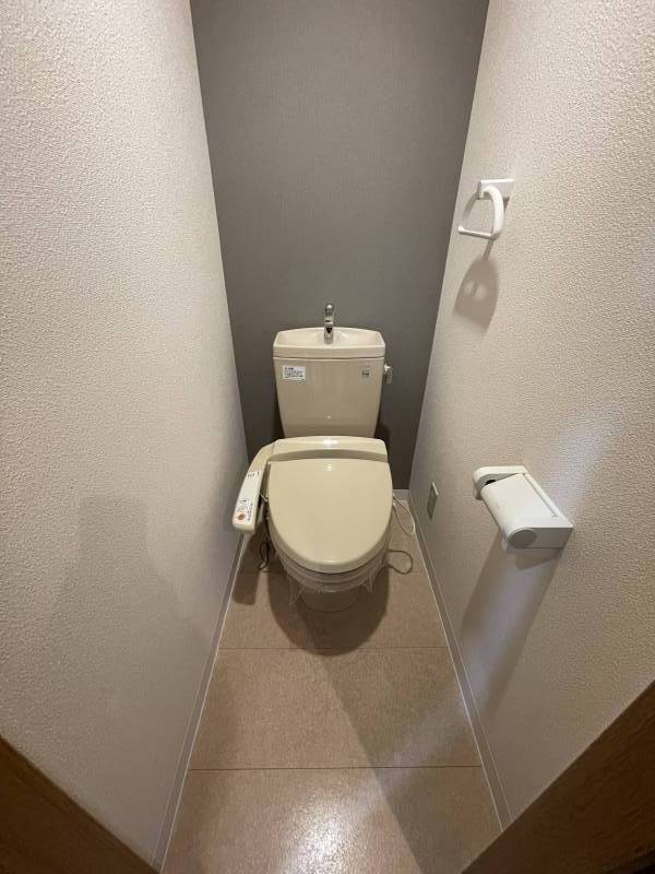 トイレ
ウォッシュレット付きです