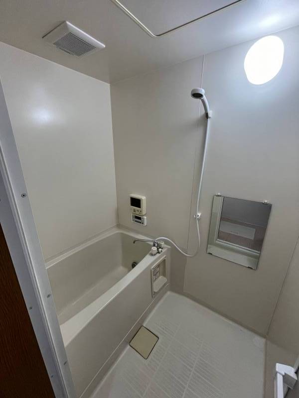 浴室　追い焚き機能付き
シャワーヘッド節水ストップ機能付き