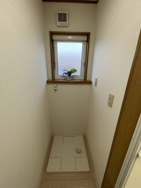室内洗濯機置場付き
換気扇付いてます