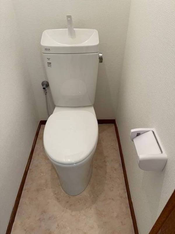 新品トイレ設置しました。