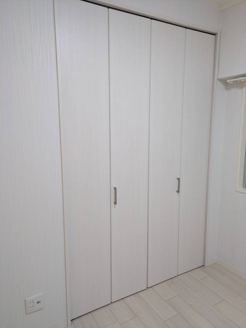 クローゼット　吊り扉なので室内とクローゼット内の段差無し！